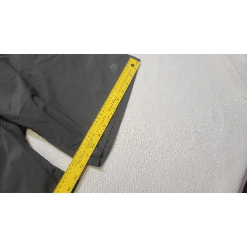 The North Face Shorts Men's 40 Black Nylon Ripstop Cargo Hiking Outdoor Regular